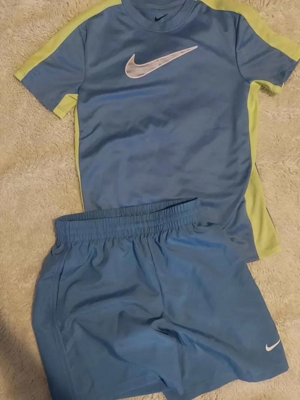 Nike Dry-fit 2 piece boy's size small